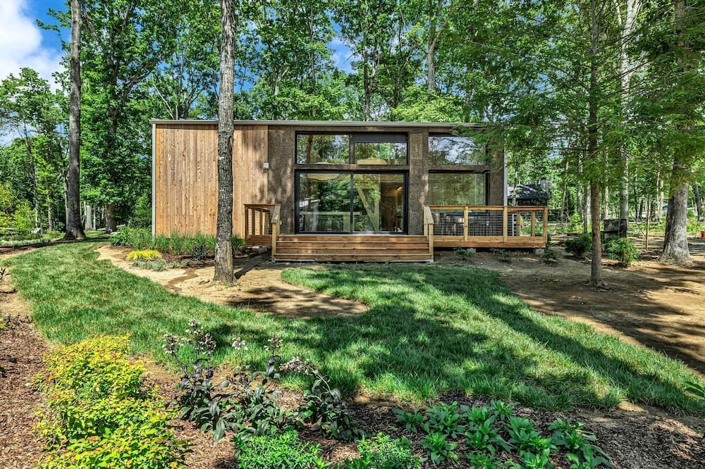 Tracy City Cabin | Serene Modern Tiny Home with Fiery Gizzard Reservoir Views Near Tracy City | Tennessee
