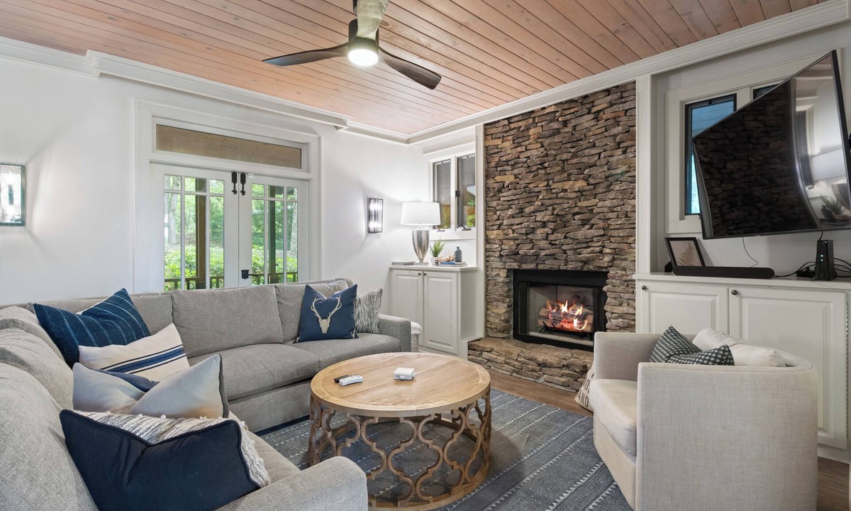 Highlands Hills Cabin | Serene Mountain Retreat With Breathtaking Mountain Views | Hillside Terrace