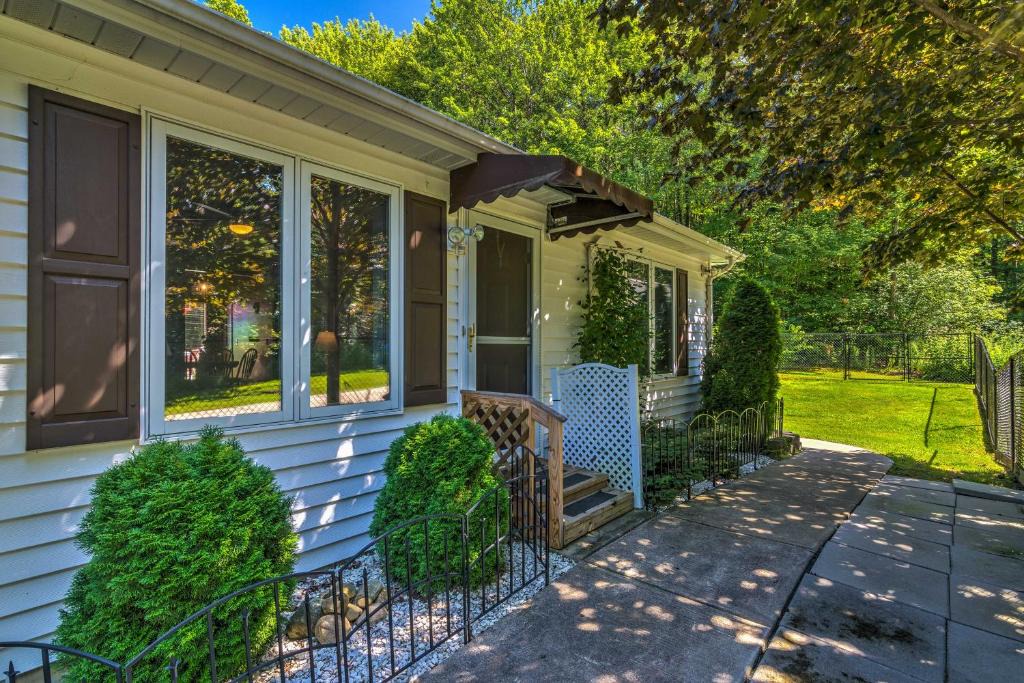 Orchard Park Apartment | Serene Orchard Park Apartment: Large Yard & Patio!