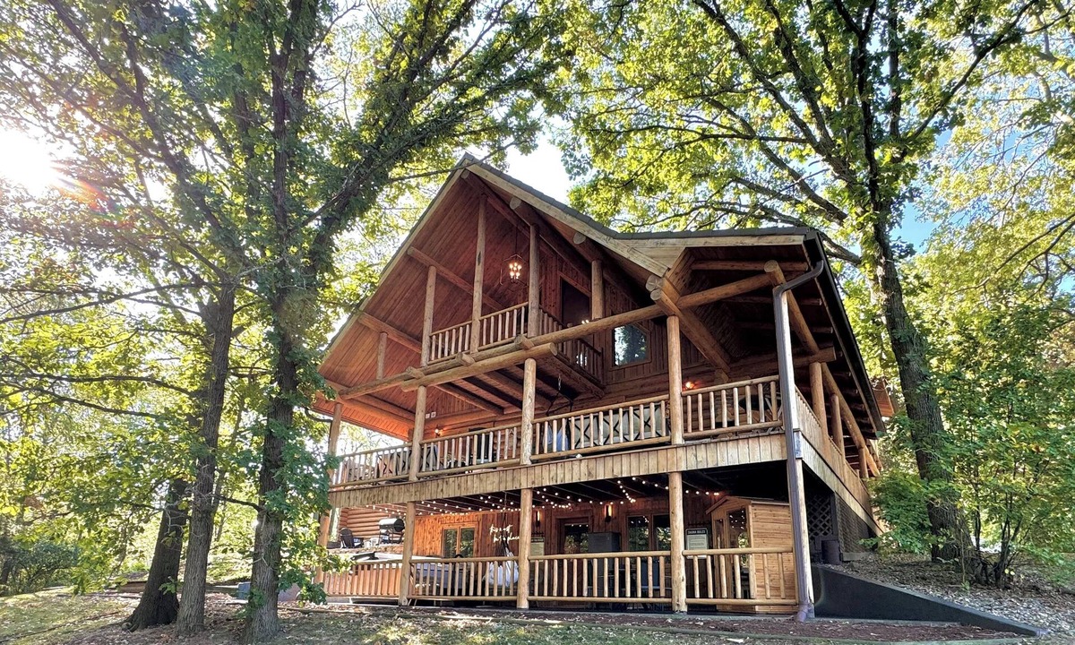 Lawndale Cabin | Serene Private Luxury Escape w/Beautiful Porches, Spa Patio & Fun Game Rooms