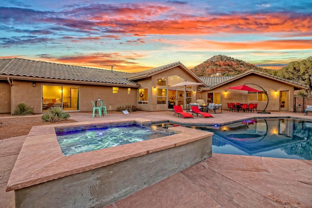 West Sedona House | Serene Retreat - 2 Acres, Firepit, River Access
