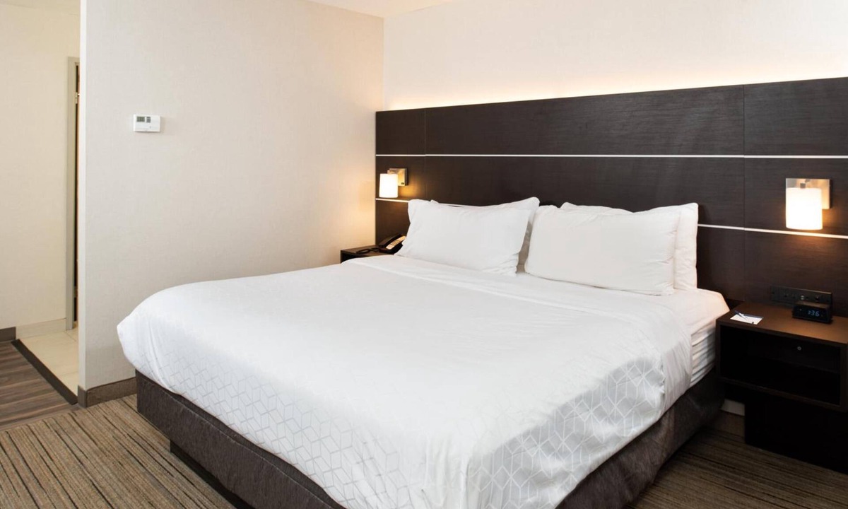 Dent Hotel | Serene Room w/Breakfast Perfect for Exploring Cincinnati + Nearby Attractions