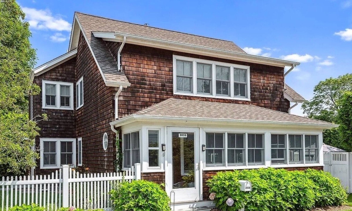Village of Southampton House | Serene Southampton Village Retreat
