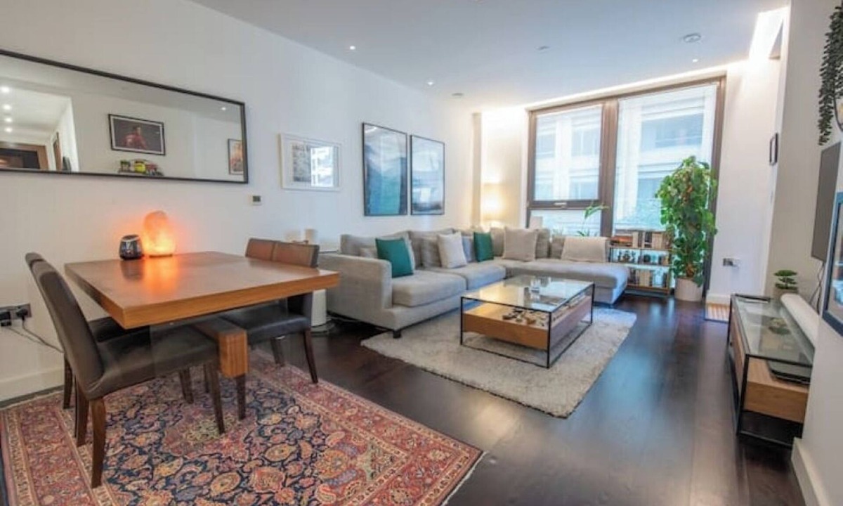 Nine Elms Apartment | Serene, Spacious 2BR 2Bath Manhattan Style Flat | Gym | Balcony | 2 mins to Tube