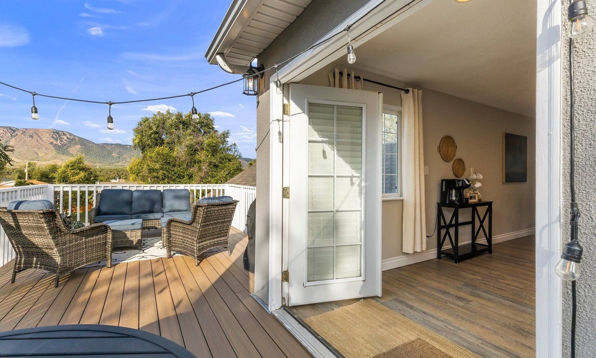 Monument Apartment | Serene Stay w/Mountain Views in Downtown Monument