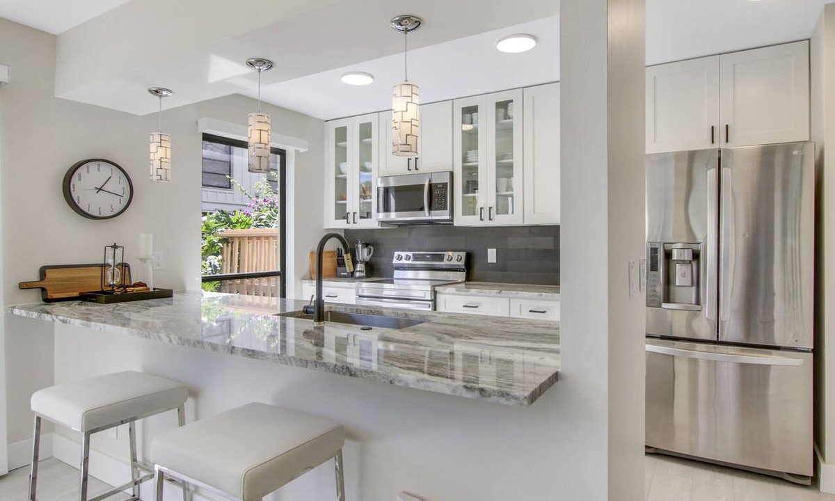 Hunt Club Condo | Serene Water-View Retreat with Wraparound Lanai & Elegant Renovations