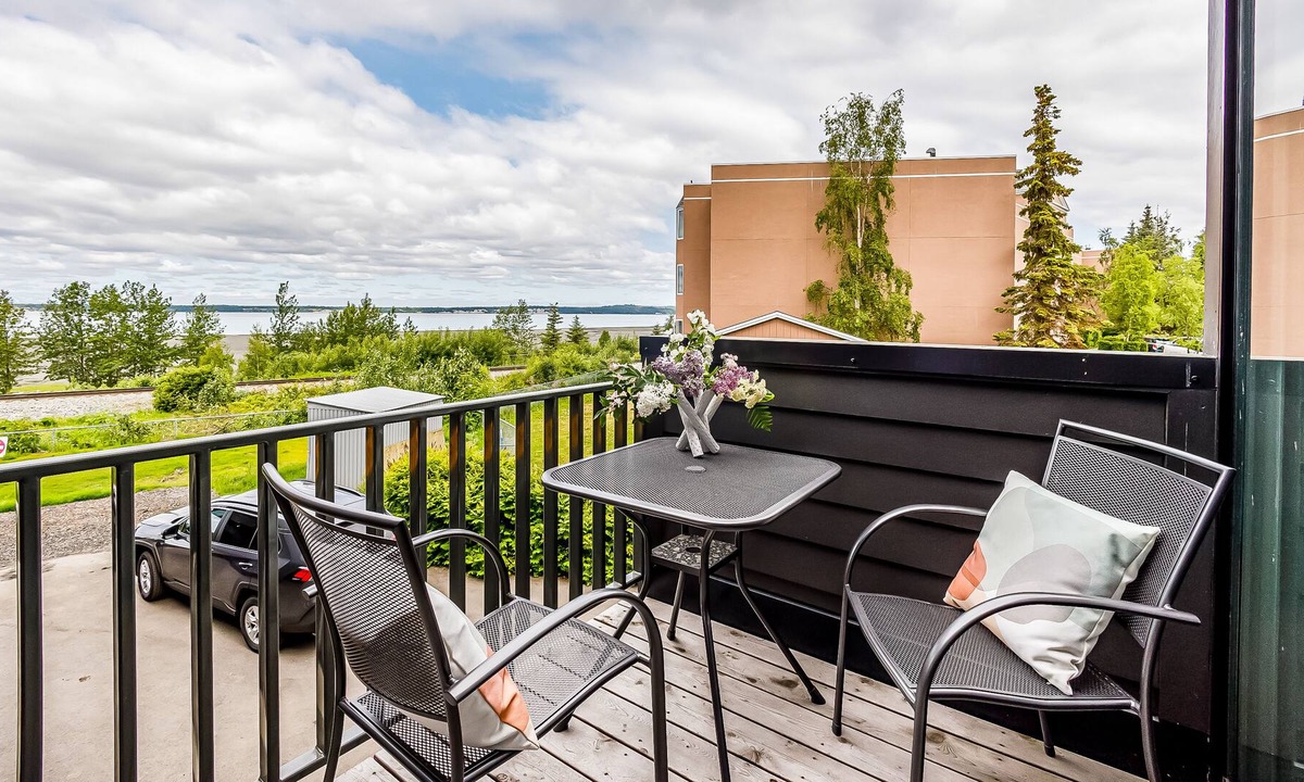 South Addition Condo | Serene waterfront condo with balcony, full kitchen & washer/dryer - dogs welcome