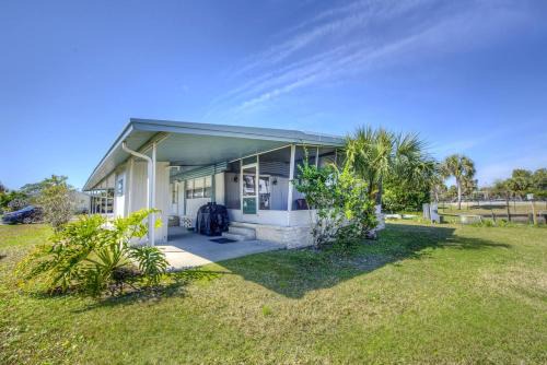Crawfordville House | Serene Waterfront Getaway: Perfect Vacation Rental for Families in Wakulla County, FL