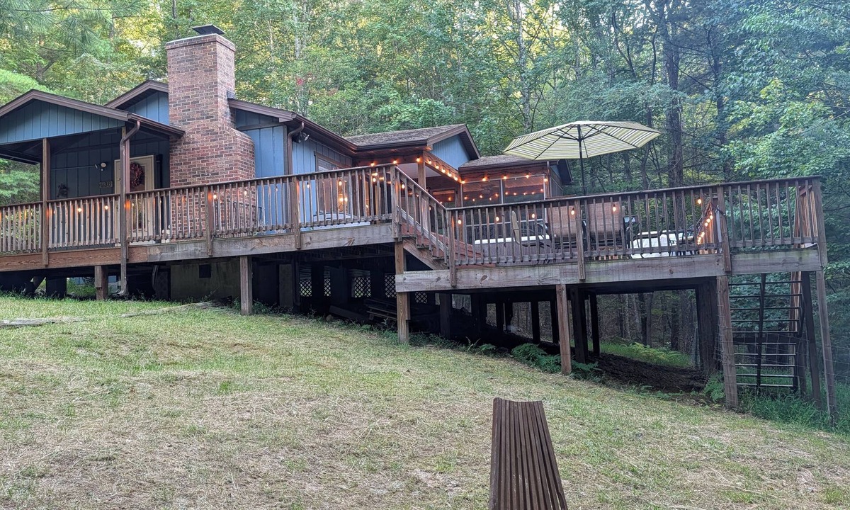 Bergton Cabin | Serenity Haven - dog-friendly cabin w/hot tub, firepit, grill, fireplace, Wi-Fi