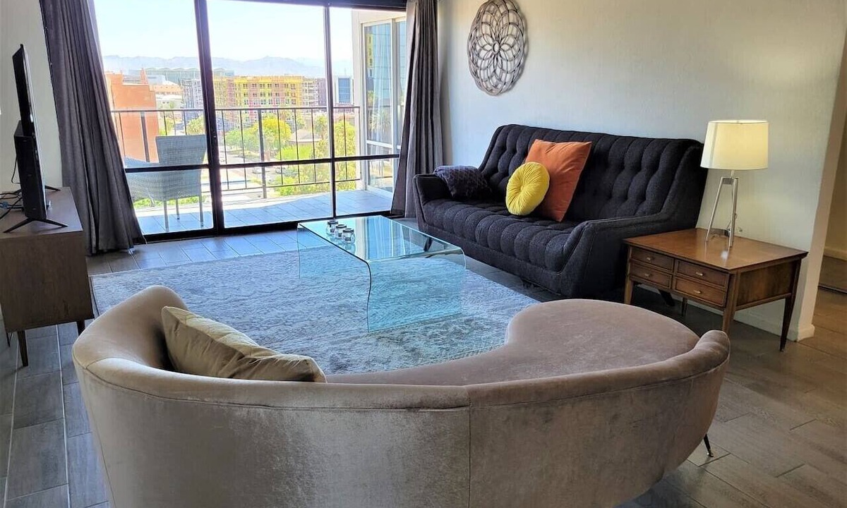 Roosevelt Condo | Serenity in the Sky 908