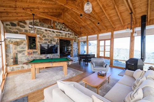 Politiko House | Serenity Mountain
