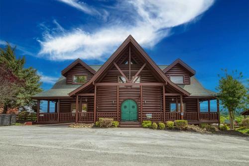Sevierville Ski Chalet | Serenity Mountain Pool Lodge