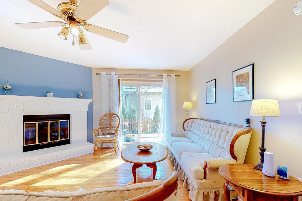 Caine Woods House | Serenity on Sailing Rd