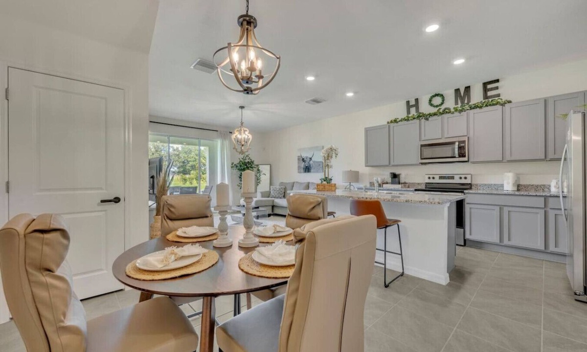 Knights Community Club Apartment | Serenity Townhouse|Pool, Gym, Hiking & Parks