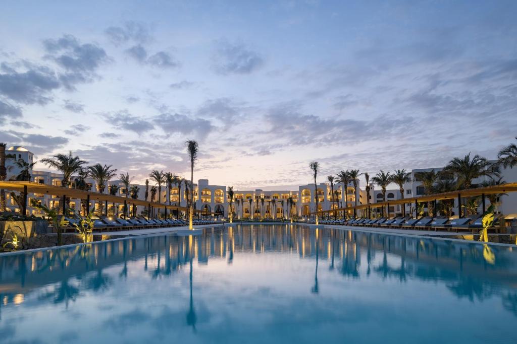 Al Mamsha El Seyahi Hotel | Serry Beach Resort