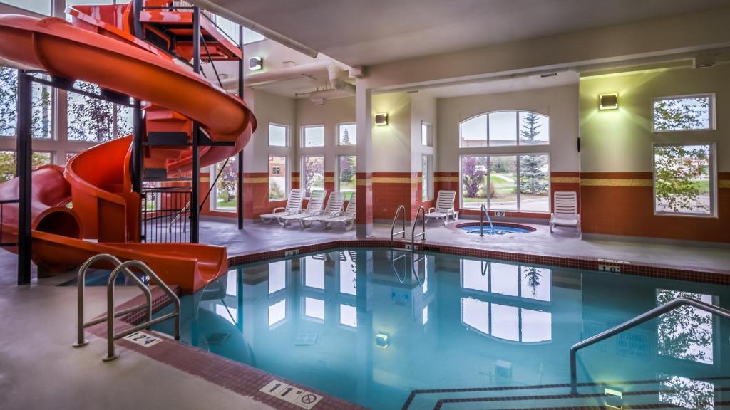 Southeast Calgary Hotel | Service Plus Inns and Suites Calgary