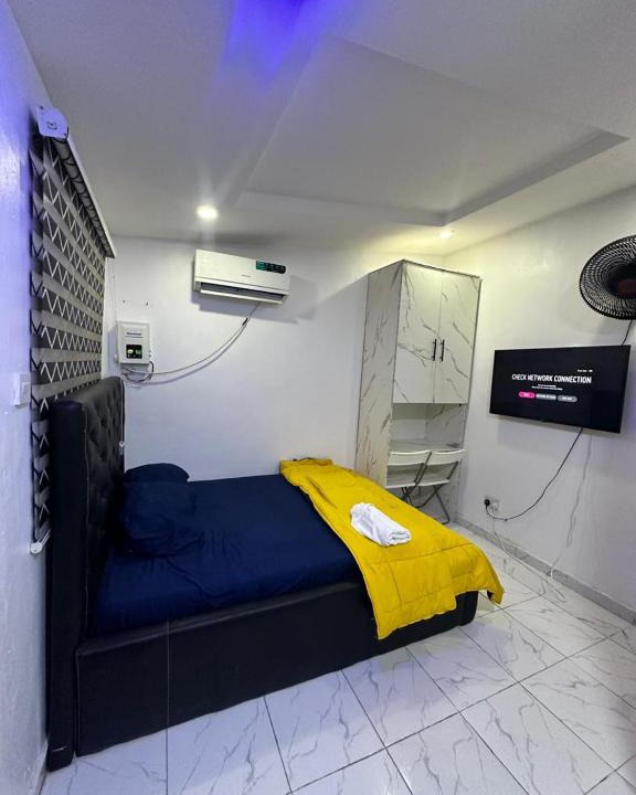 Lagos Apartment | Serviced Self Contained Room At Aquaview estate Ogudu, 15 mins to the Airport