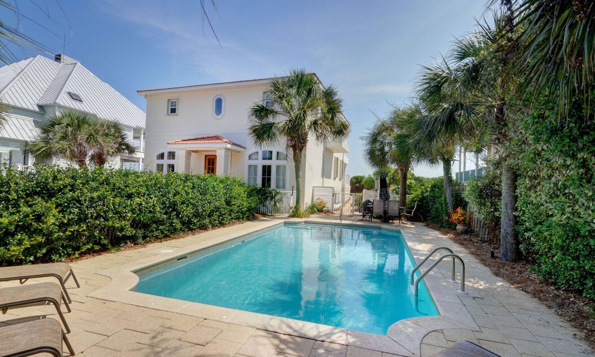 Santa Rosa Beach House | Set 'Great Expectations' in This Beautiful Gulf Front Home