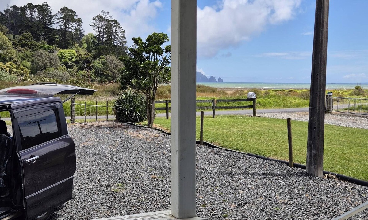Port Charles Cottage | Set Sail for Relaxation. Cosy Beachside Cottage at Port Charles.