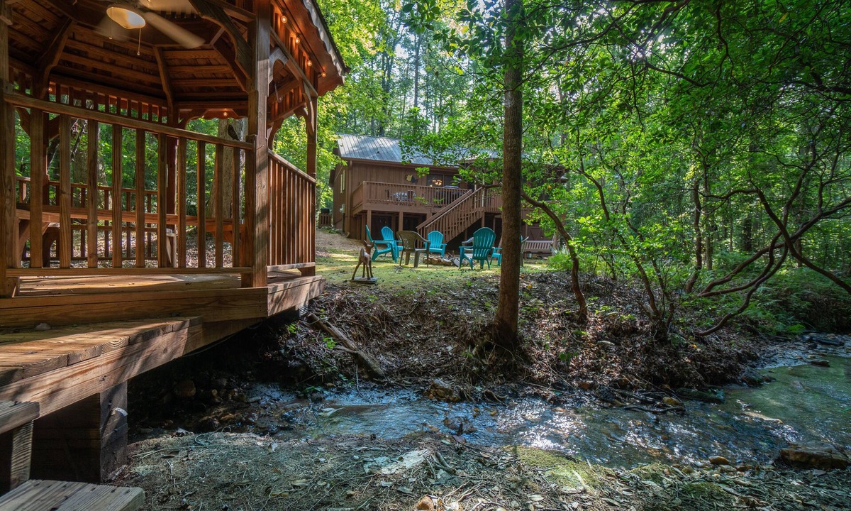 Sautee Nacoochee Cabin | Settin' on the Creek - Let Your Cares Drift Away