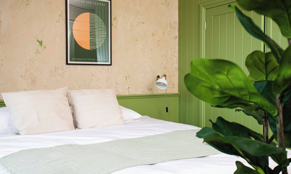 Southampton Hotel | Settle in Southampton - Self Check in Rooms & Studios - Room 1