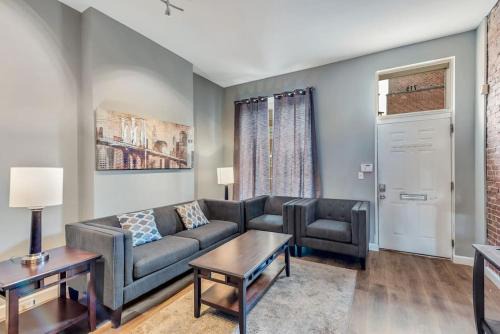 Soulard House | Settle into Soulard 6 Bedrooms 4 full baths