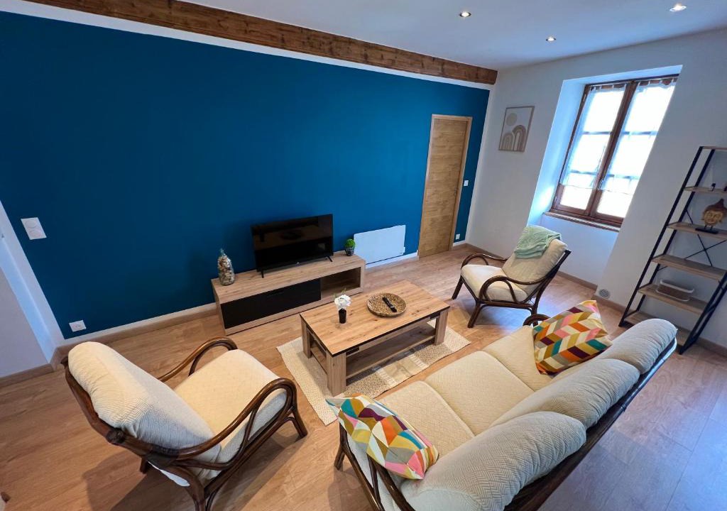 Saint-Vincent-de-Barres Apartment | Seven Keys - La cour du Barres