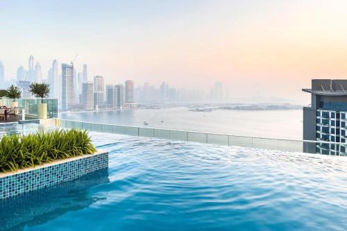 Palm Jumeirah Apartment | Seven Palm Studio - Direct Beach Access- Rooftop Infinity Pool