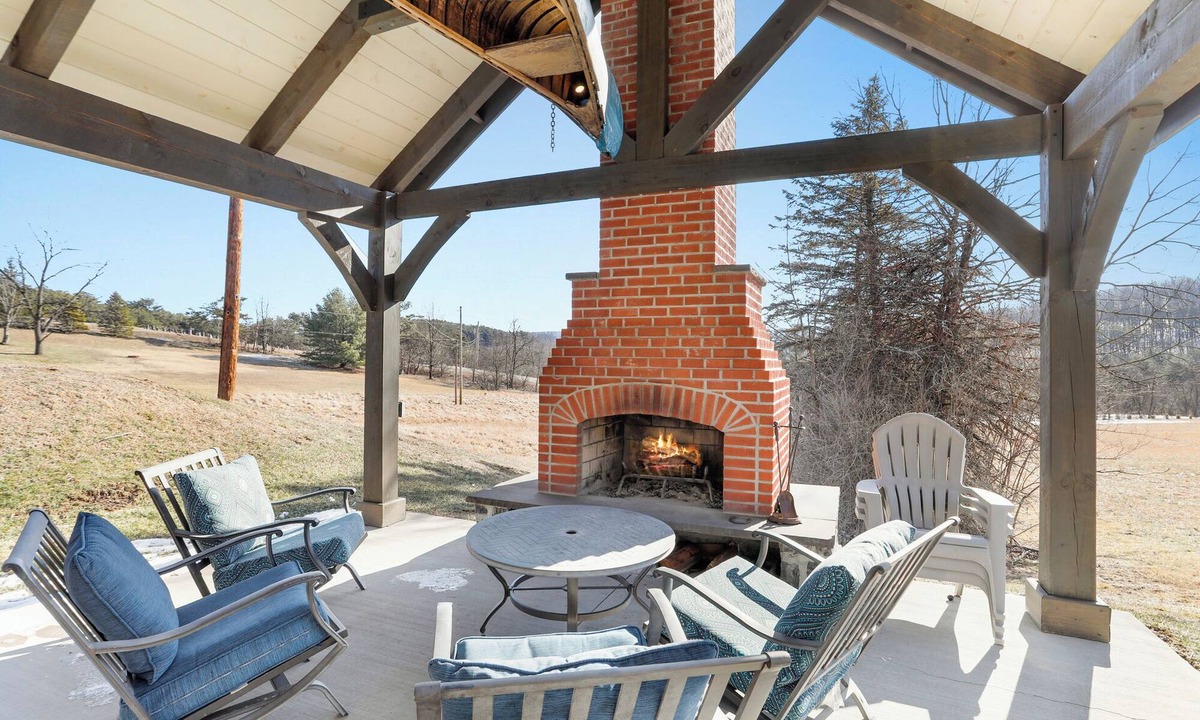 Hesston House | Seven Points Cottage- Raystown Lake- Aunt Susie's