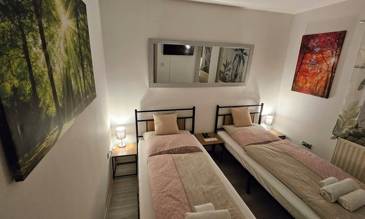 Duerrwangen Apartment | Shadow corner