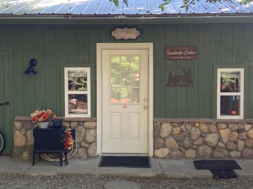 Miramonte House | Shady Creekside Cabin
