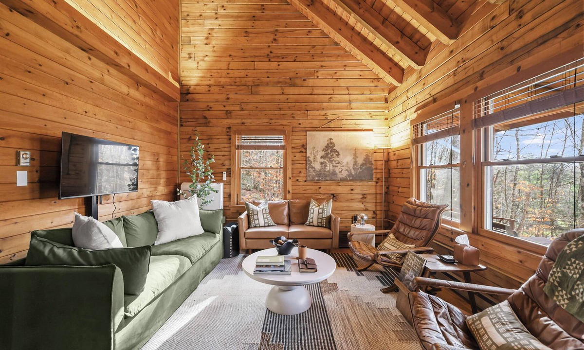 West Stockbridge Cabin | Shaker Pine Cabin: your cozy Berkshires retreat in the middle of it all!
