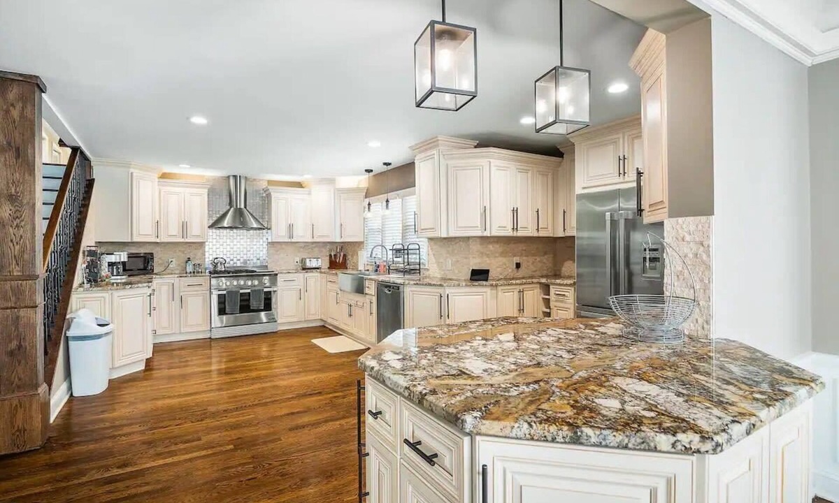 Beachwood House | Shaker Prestige - 4,000 sq ft - Calm and Quiet