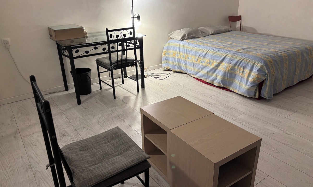 Champs Elysees Bed & Breakfast | Shared room in a gated residence. Secure entrance with digicode.