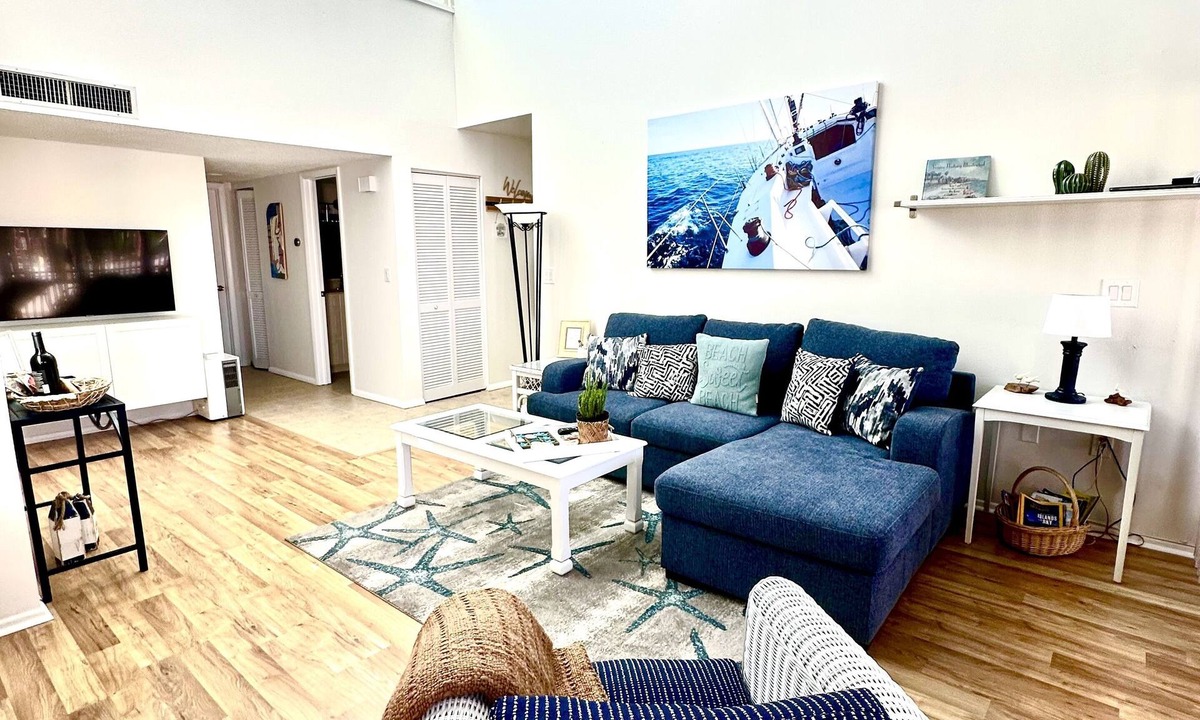 Venice Condo | Shark tooth getaway