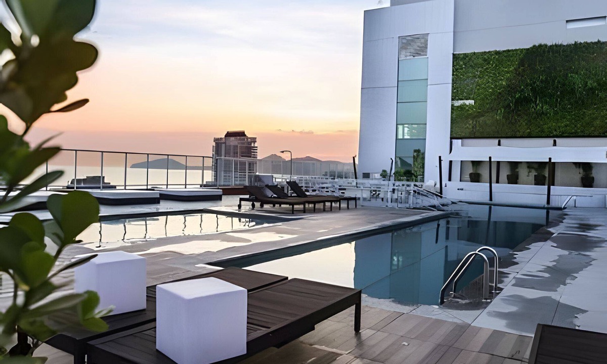 Gonzaga Apartment | SHB - Refinement, Ocean View, Sauna and Pool!