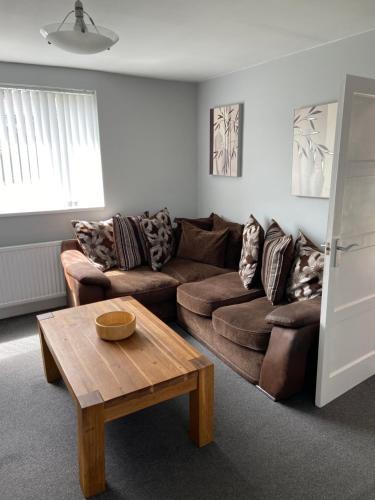 Frecheville House | Sheffield spa view 2 bed house free parking