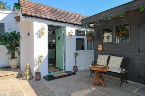 Westbourne House | Shell Cottage