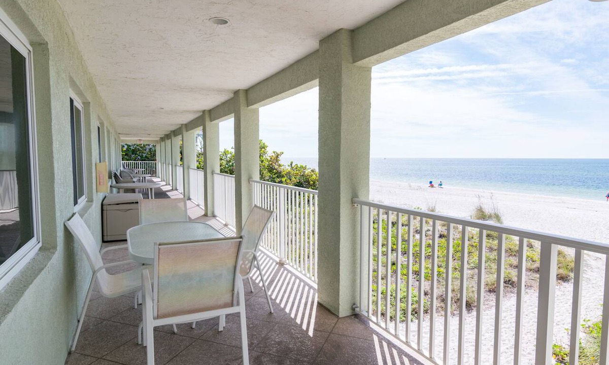 Bradenton Beach Condo | Shell Cove 9 · Gulf Front · Beach Gear