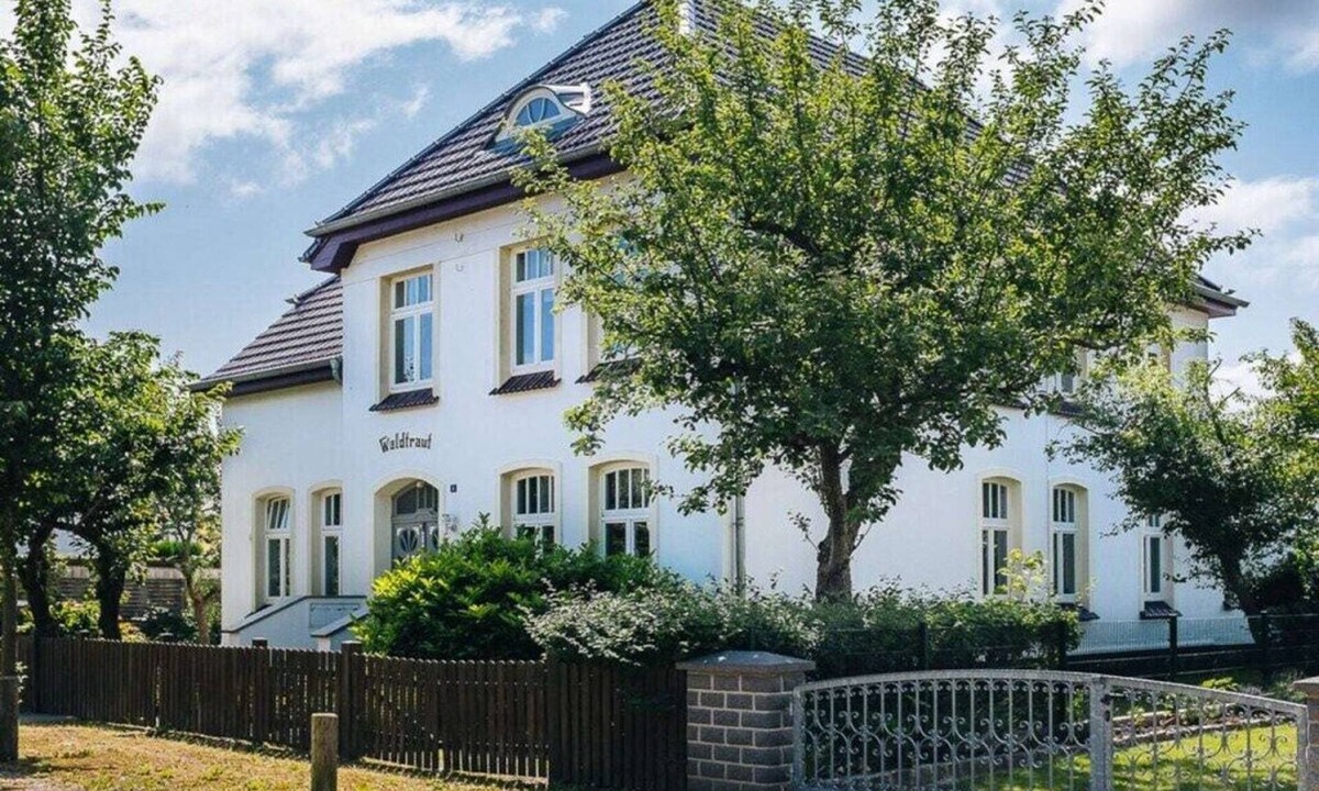 Ostseebad Kuhlungsborn House | Shell in Villa Waldtraut