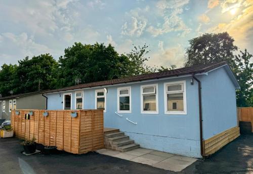 Glasgow Apartment | Shell's Lodge Compact 8-Bedroom Chalet Maryville Caravan Site Uddingston, Glasgow