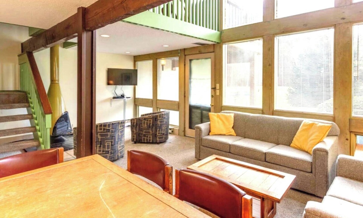 Basye House | Shenandoah Valley Mountain Escape | Loft, Pool & Winery Getaway
