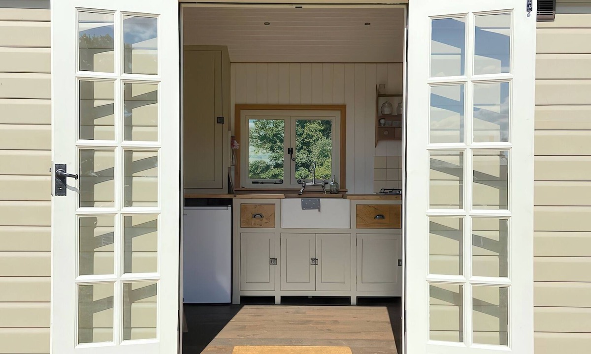Lickfold Cottage | Shepherd Hut 1