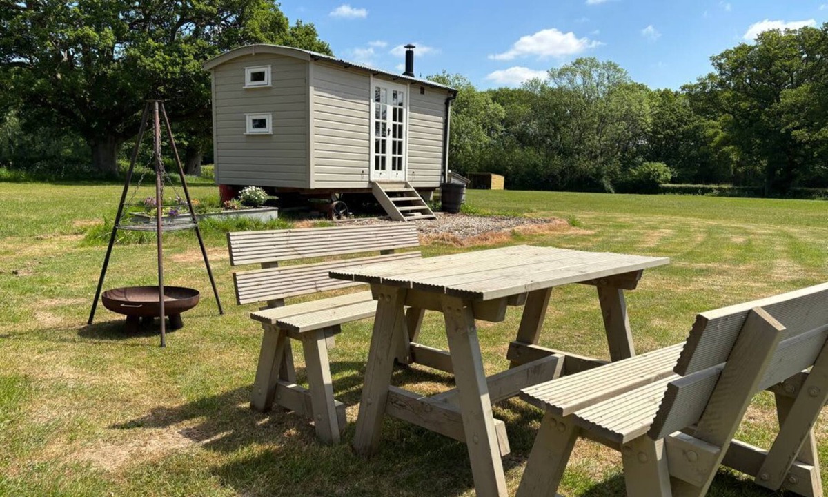 Lickfold House | Shepherds Hut 2, Northchapel