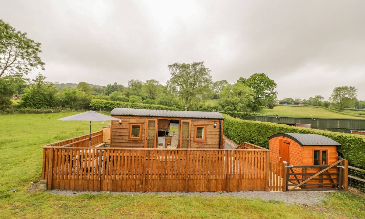 Farlow Cottage | SHEPHERDS RETREAT, pet friendly, with a garden in Cleobury Mortimer