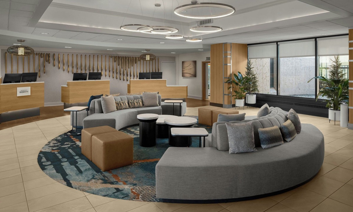 Brookfield Hotel | Sheraton Milwaukee Brookfield Hotel