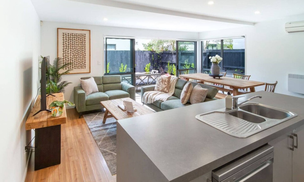 Edgeware House | Sherborne St | Secure Townhouse with Double Garage
