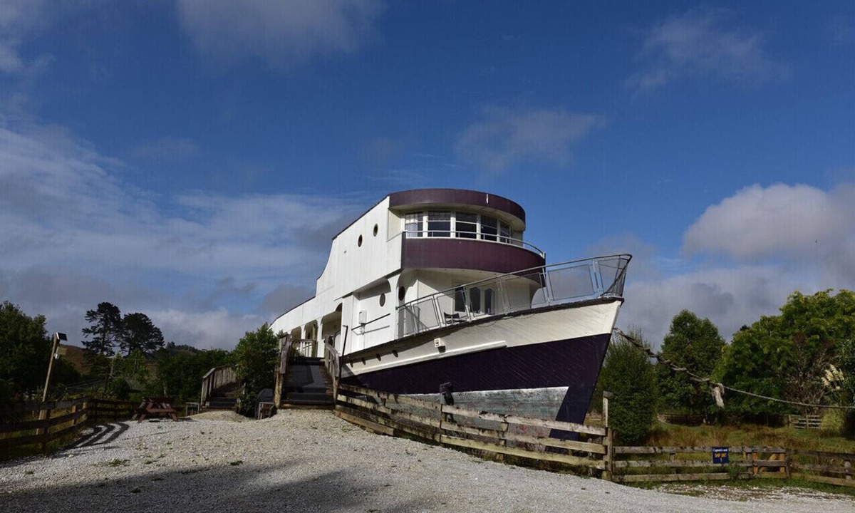 Waitomo Caves Boat Rental | Ship Endeavour Unit (non balcony) Waitomo Woodlyn Park