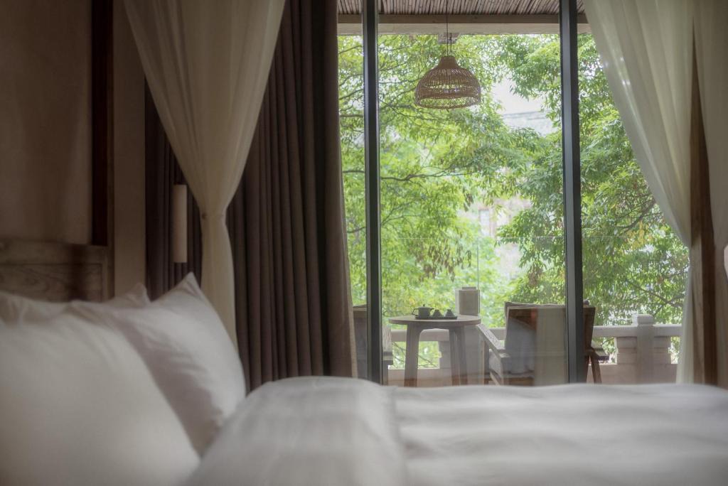 Dujiangyan Hotel | Shishe Spring Designer Homestay