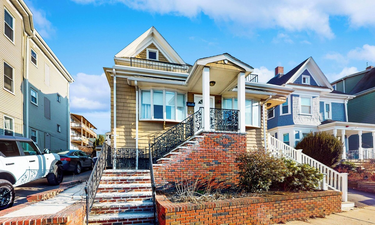 Everett House | Shop, Dine, Unwind! Gateway to Boston Sights